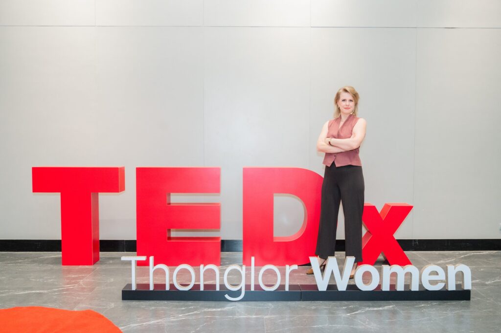 Nienke (Nina) Benders at the TEDxThonglorWomen sign